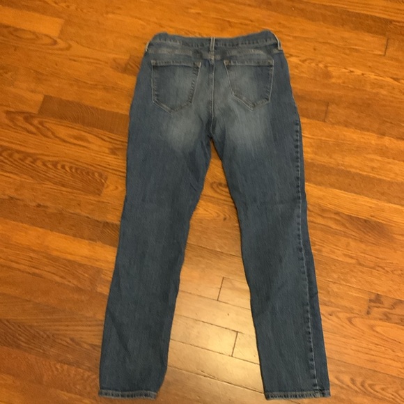 Old Navy 4 Short - Picture 2 of 5